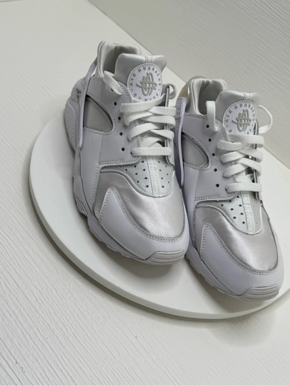 Nike Air Huarache Run Women's Size 10 Running Shoes Triple White *Worn once